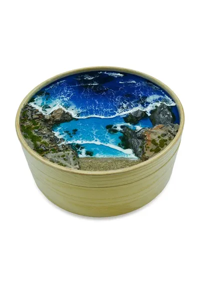 Caja redonda decorada a mano con una replica de Cala Fría (Cabo de Palos)