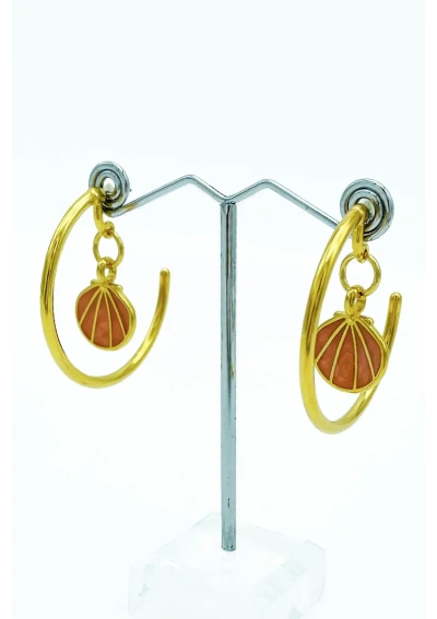 Pendientes semi aro dorado con concha naranja salmon