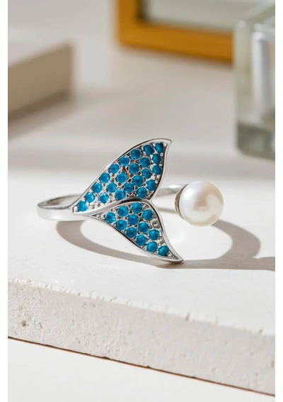 Anillo de plata con cola de ballena, circonitas azules y perla 2