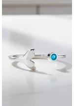 Anillo de plata con cola de ballena y circonita azul